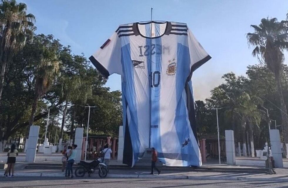 Mundial de Qatar: Salta tiene la camiseta más grande del mundo para alentar a La Scaloneta