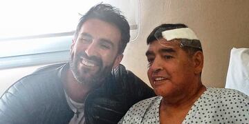 Leopoldo Luque y Diego Maradona en la Clínica de Olivos, antes del alta del 10.