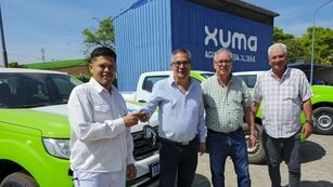 Adolfo Ramírez, Carlos Stanic y Marcelo Jorge, al momento de recibir la nuevas unidades y formalizar su incorporación al parque automotor de Agua Potable de Jujuy S.E.