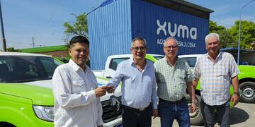 Adolfo Ramírez, Carlos Stanic y Marcelo Jorge, al momento de recibir la nuevas unidades y formalizar su incorporación al parque automotor de Agua Potable de Jujuy S.E.
