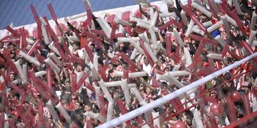 Instituto vivió una fiesta en la previa del partido con sus hinchas y 30 mil globos.