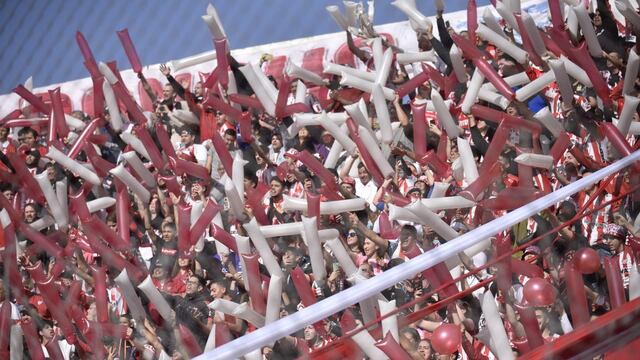 Instituto vivió una fiesta en la previa del partido con sus hinchas y 30 mil globos.