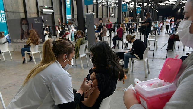 Otro grupo de riesgo podrá comenzar a inscribirse para recibir la vacuna contra el coronavirus.