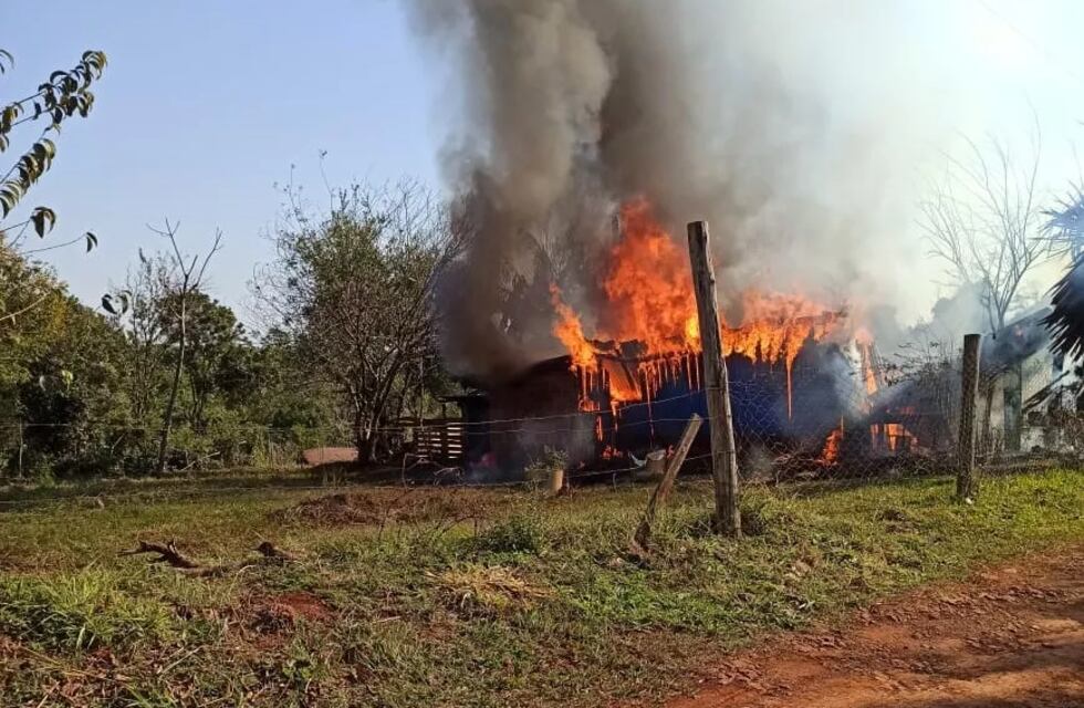 Capioví: se incendió totalmente una vivienda