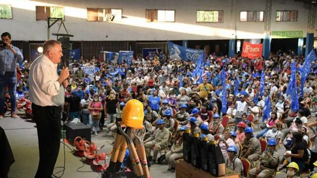 Jaldo entregó máquinas y herramientas a Unidades Productivas y de Servicios del Movimiento Evita