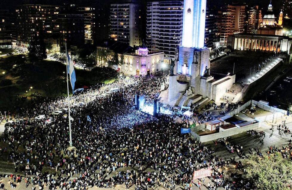 Marcha universitaria en Rosario: 100.000 personas rechazaron el veto presidencial