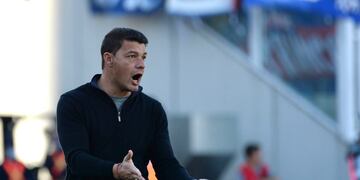 Sebastián Battaglia decidió desafectar del plantel para el partido contra Ferro a dos referentes. Foto: Fotobaires.