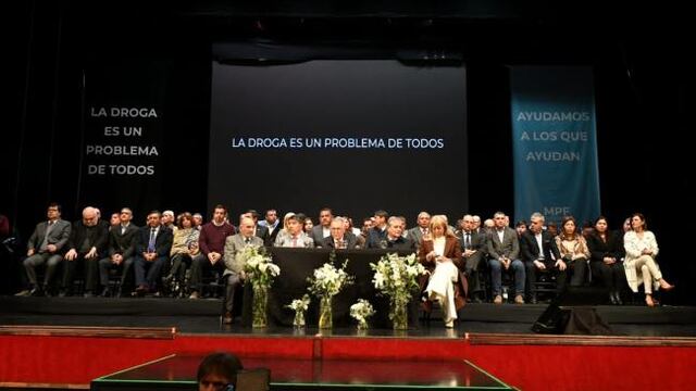 Encuentro multisectorial en Tucumán para abordar la problemática de las drogas y promover el desarrollo social.