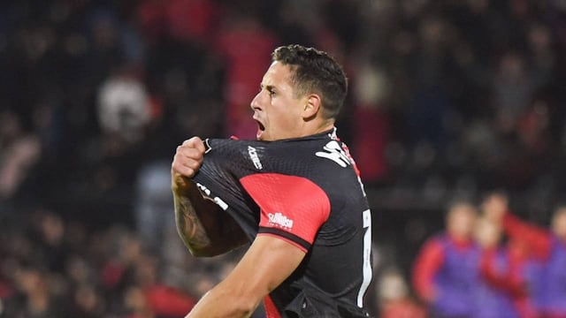 El defensor uruguayo se vistió de delantero frente al arco del Palomar.