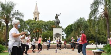 Gimnasia para Adultos Mayores sumó como escenario a la plaza 25 de Mayo
