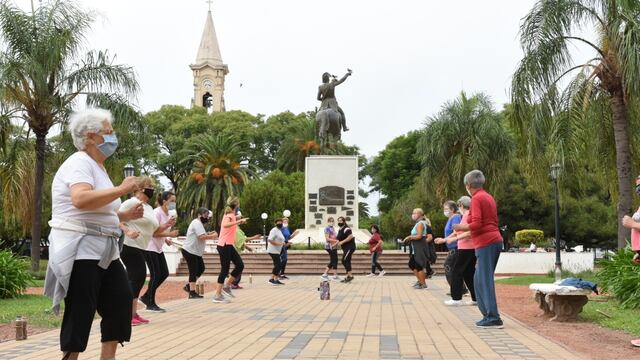 Gimnasia para Adultos Mayores sumó como escenario a la plaza 25 de Mayo