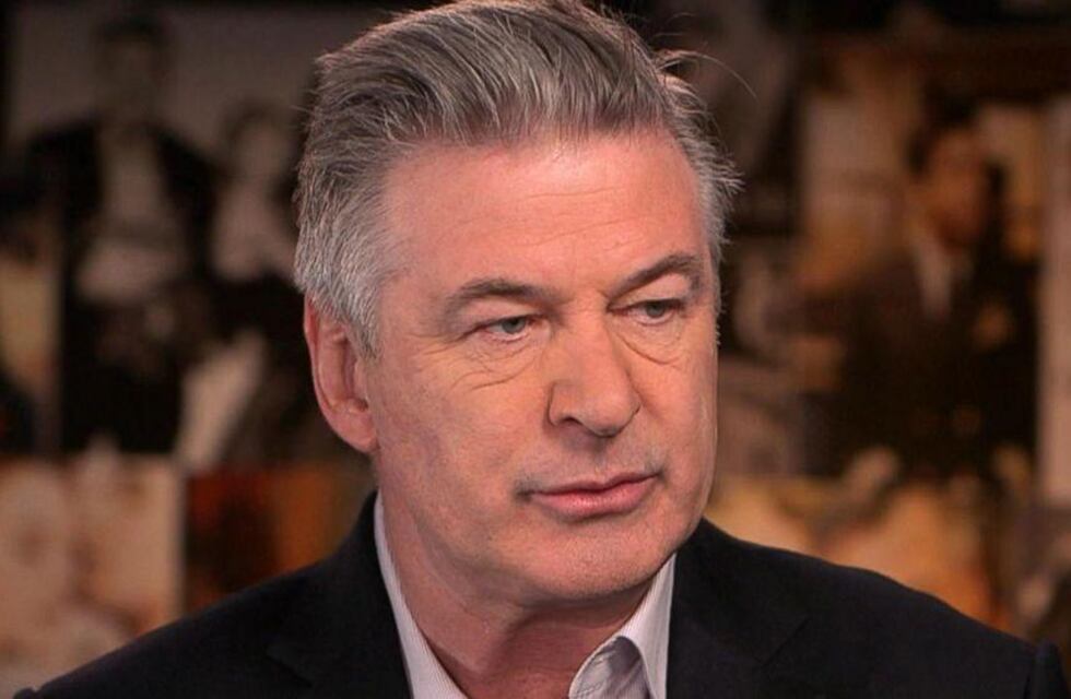 Alec Baldwin en shock: las primeras fotos del actor tras matar por accidente a una compañera en plena grabación