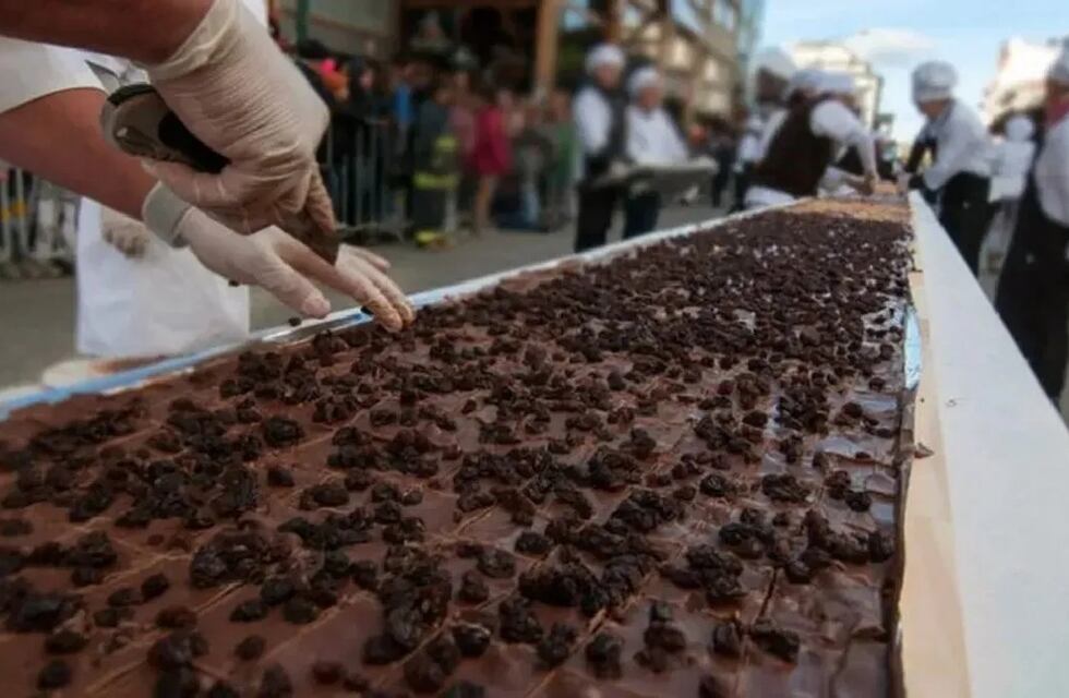 El chocolate más largo del mundo se hizo en Argentina y mide 215 metros