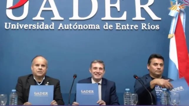 Laumann: “Venimos a romper lo que está hecho, el Estado y demás”.