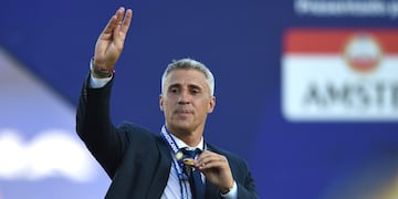 Hernán Crespo dejó de ser el DT de Defensa y Justicia y tendría todo acordado para dirigir al San Pablo de Brasil. (EFE/Nicolás Aguilera)