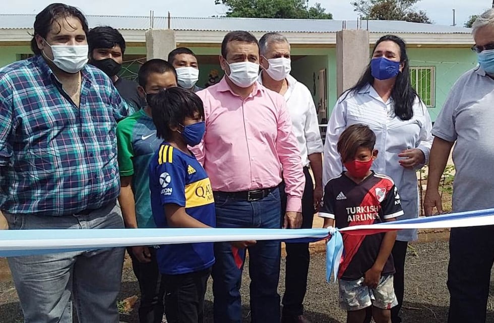 El gobernador Herrera Ahuad inauguró un aula satélite y una escuela secundaria en comunidades Mbyá en el Norte de Misiones