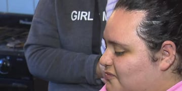 Milagros tiene atrofia en una de sus piernas y uno de sus brazos y se traslada en silla de ruedas desde los 13 años.