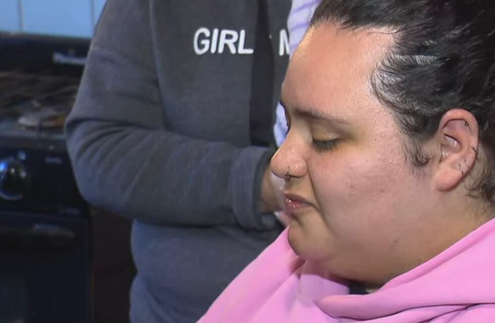 Necesita ayuda para arreglar su silla de ruedas y recibirse en Córdoba