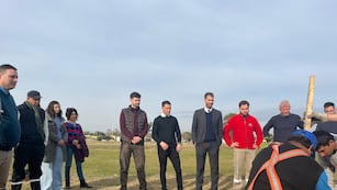 Plantaron 50 árboles en una laguna de retardo