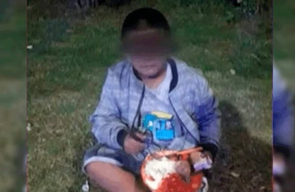 Grand Bourg: abandonaron a un nene en una plaza porque no podían mantenerlo