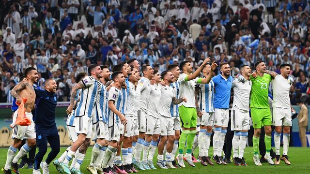 La selección celebra el pase a la final del Mundial de Qatar después de derrotar a Croacia en el estadio Lusail.