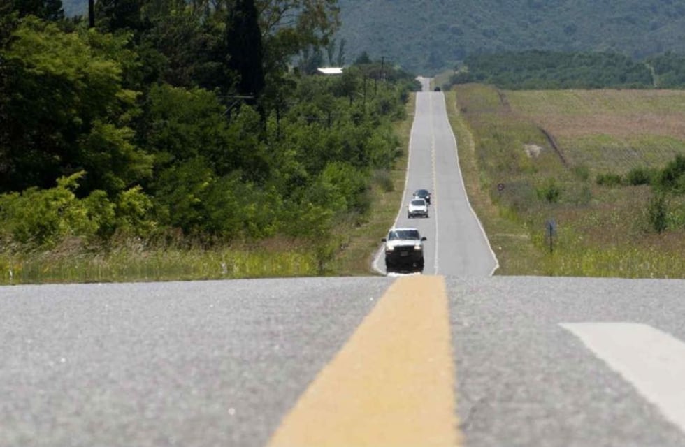 Tres autos de lujo cometieron una imprudencia en las rutas de Córdoba: “No les importa nada”
