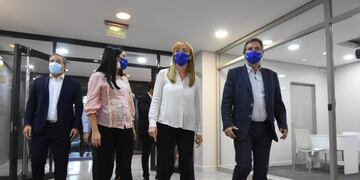 Con la presidenta del PJ mendocino a la cabeza, Anabel Fernández Sagasti, quedó inaugurada la nueva sede partidaria. Estuvieron además varios referentes locales del partido.