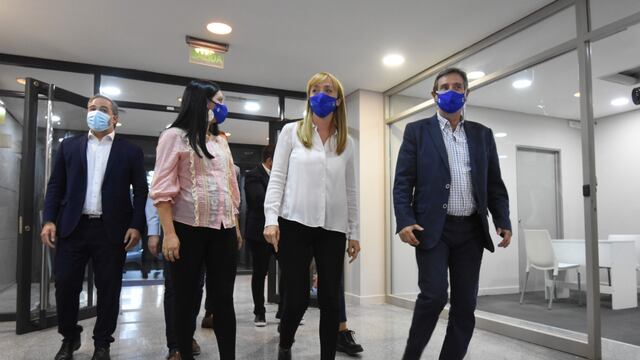 Con la presidenta del PJ mendocino a la cabeza, Anabel Fernández Sagasti, quedó inaugurada la nueva sede partidaria. Estuvieron además varios referentes locales del partido.
