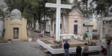 La cruz mayor del Cementerio El Salvador, punto donde se oficia las misas para los fieles difuntos en su día.