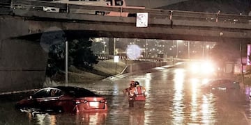 Temporal en Buenos Aires: murió un hombre dentro de su auto en la Avenida General Paz.