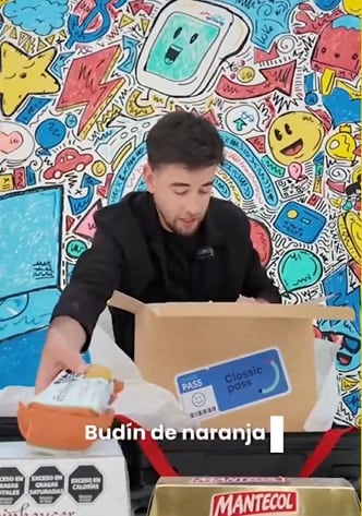 Mostró la valija que le dieron de caja navideña