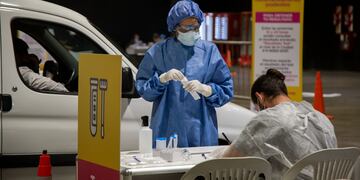 Cómo hace la Ciudad para testear por Covid a más de 12 mil personas por día.