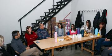 el intendente Sánchez con la directora de Políticas Tributarias y su equipo