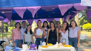 Actividad de concientización por el 8M en la plaza 25 de Mayo