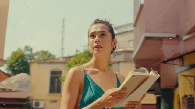 Netflix: la película romántica que cautiva con su historia de amor prohibido y está entre las más vistas