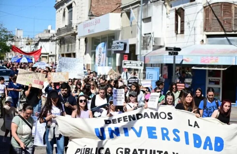 Universidades Argentinas anuncian paro de 24 Horas en protesta contra el veto de Milei