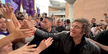 La joven festejó su logro con la caravana que acompañó al presidente Javier Milei en Córdoba y fue ovacionada. (Gentileza)
