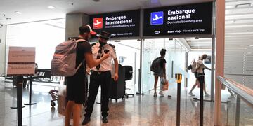 Se vienen nuevas restricciones a los viajes internacionales.