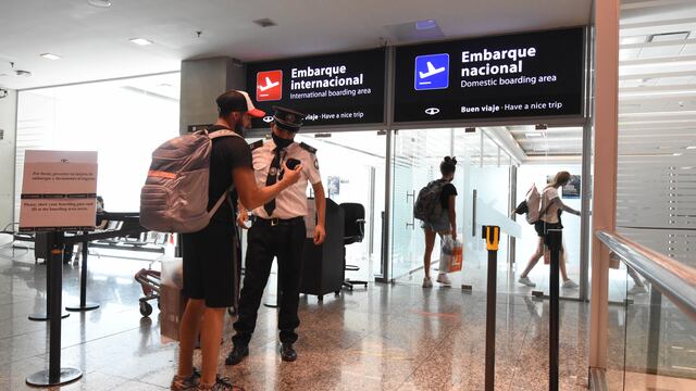 Se vienen nuevas restricciones a los viajes internacionales.