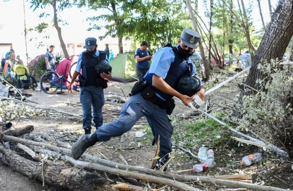Neuquén: tras ocho días de toma en Valentina Sur, las familias desalojaron el predio