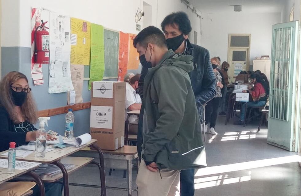 “Tito” Lemos fue a votar y confirmó que peleará en Rusia