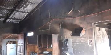 Incendio deja en la calle a pareja de ancianos en Eldorado.