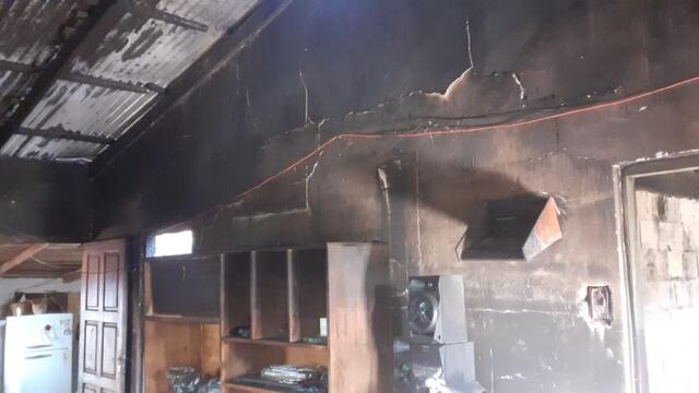 Incendio deja en la calle a pareja de ancianos en Eldorado.