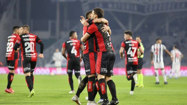 Ramiro Sordo y Juanchón García festejan el gol leproso ante Talleres