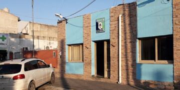 Inseguridad en Villa Luzuriaga: una mujer se enojo por la ausencia policial y fue a buscarlos a la comisaria