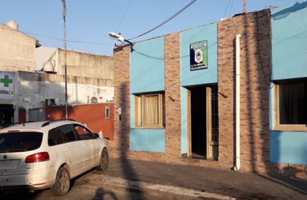 Inseguridad en Villa Luzuriaga: una mujer se enfureció por la ausencia policial y fue a buscarlos a la comisaria