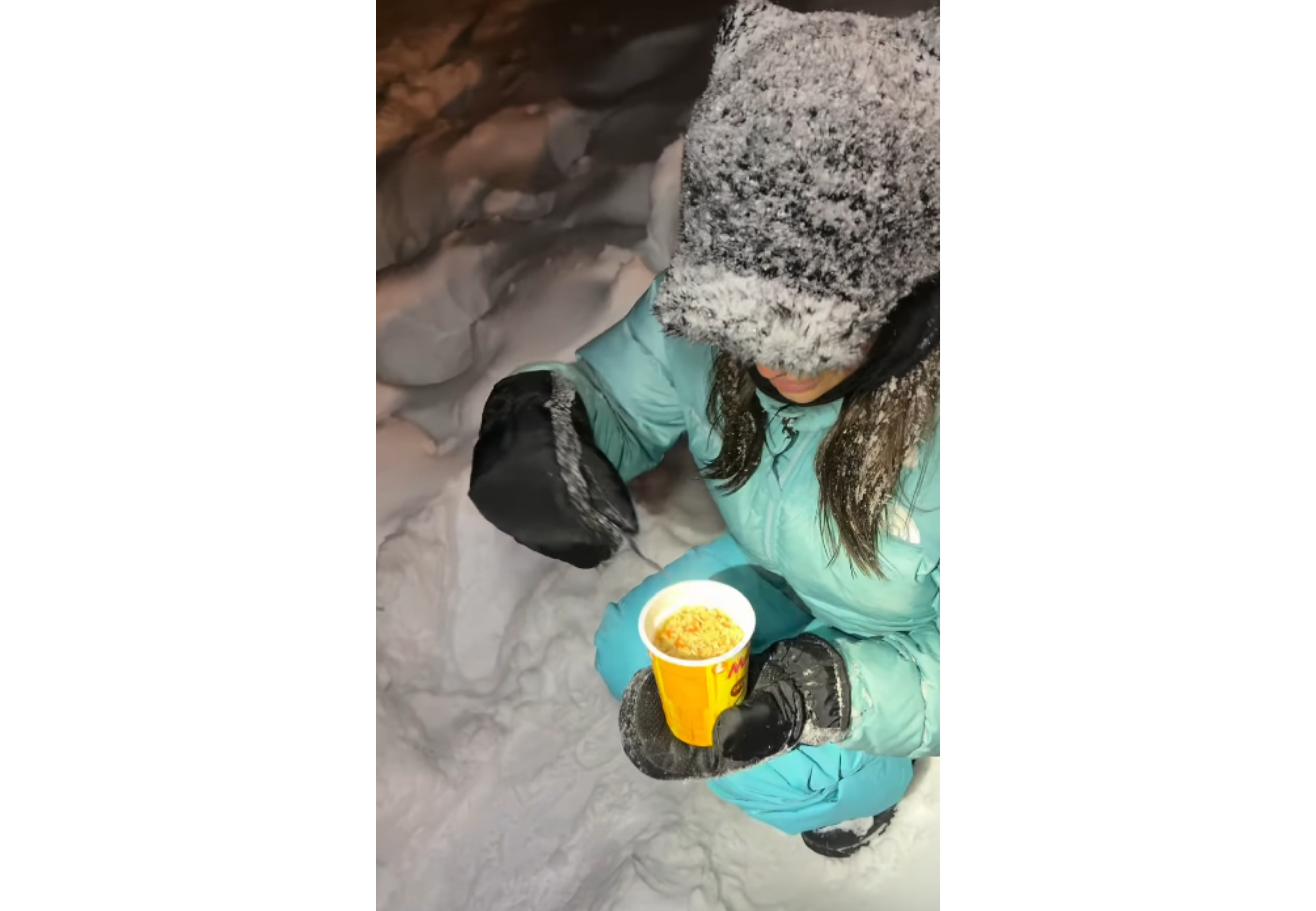 La cantante comió ramen.