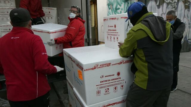 Llegaron 96 mil vacunas AstraZeneca a Mendoza