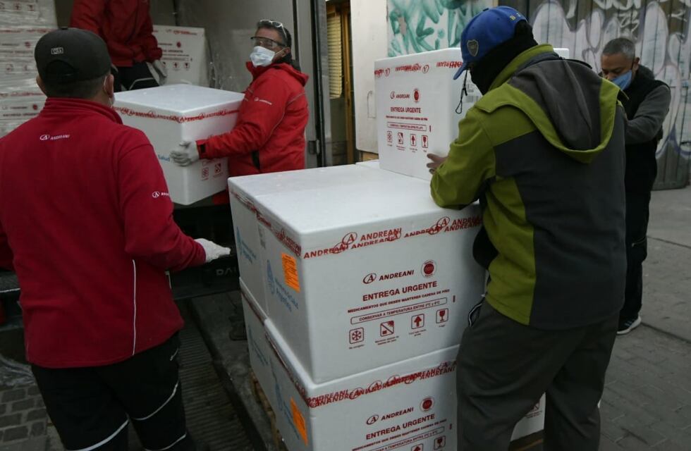 Vacuna COVID-19 en Mendoza: arribaron 96 mil dosis de Astrazeneca