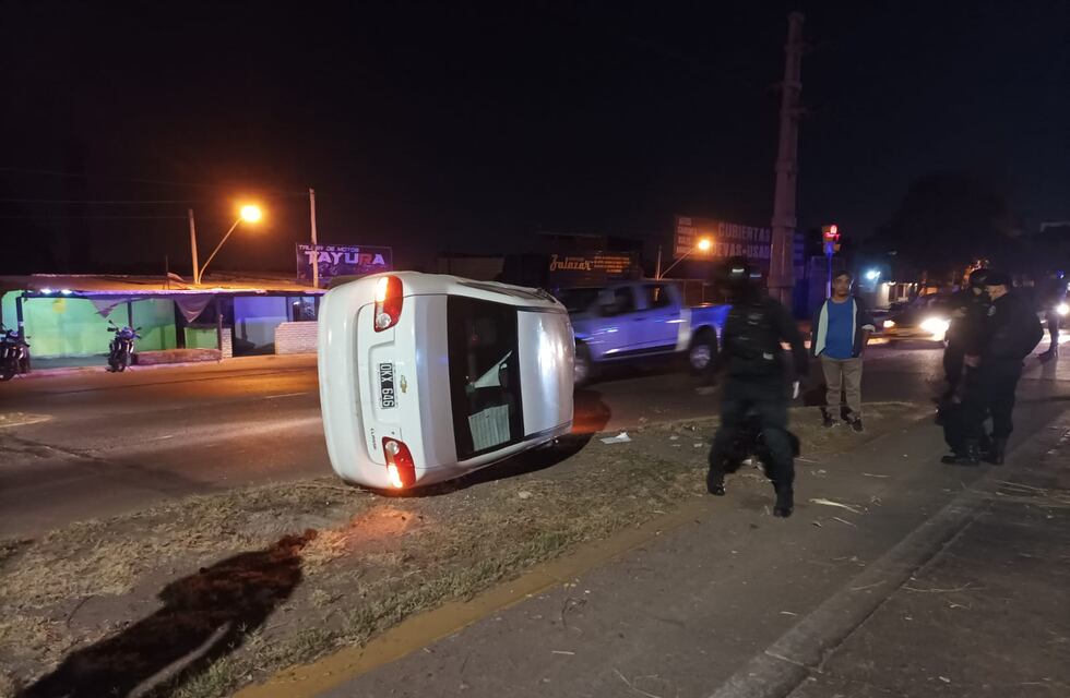 Robó un auto, protagonizó una persecución y fue detenido tras volcar